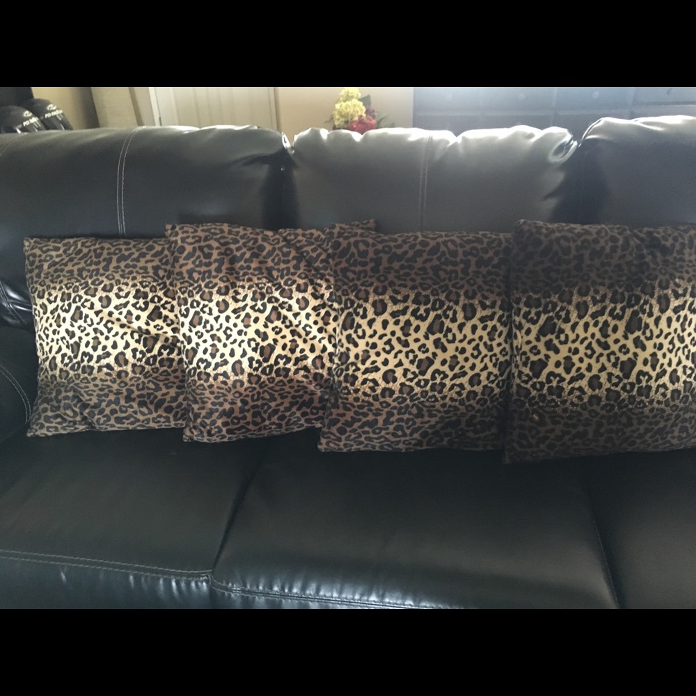 Set of 4 accent throw pillows